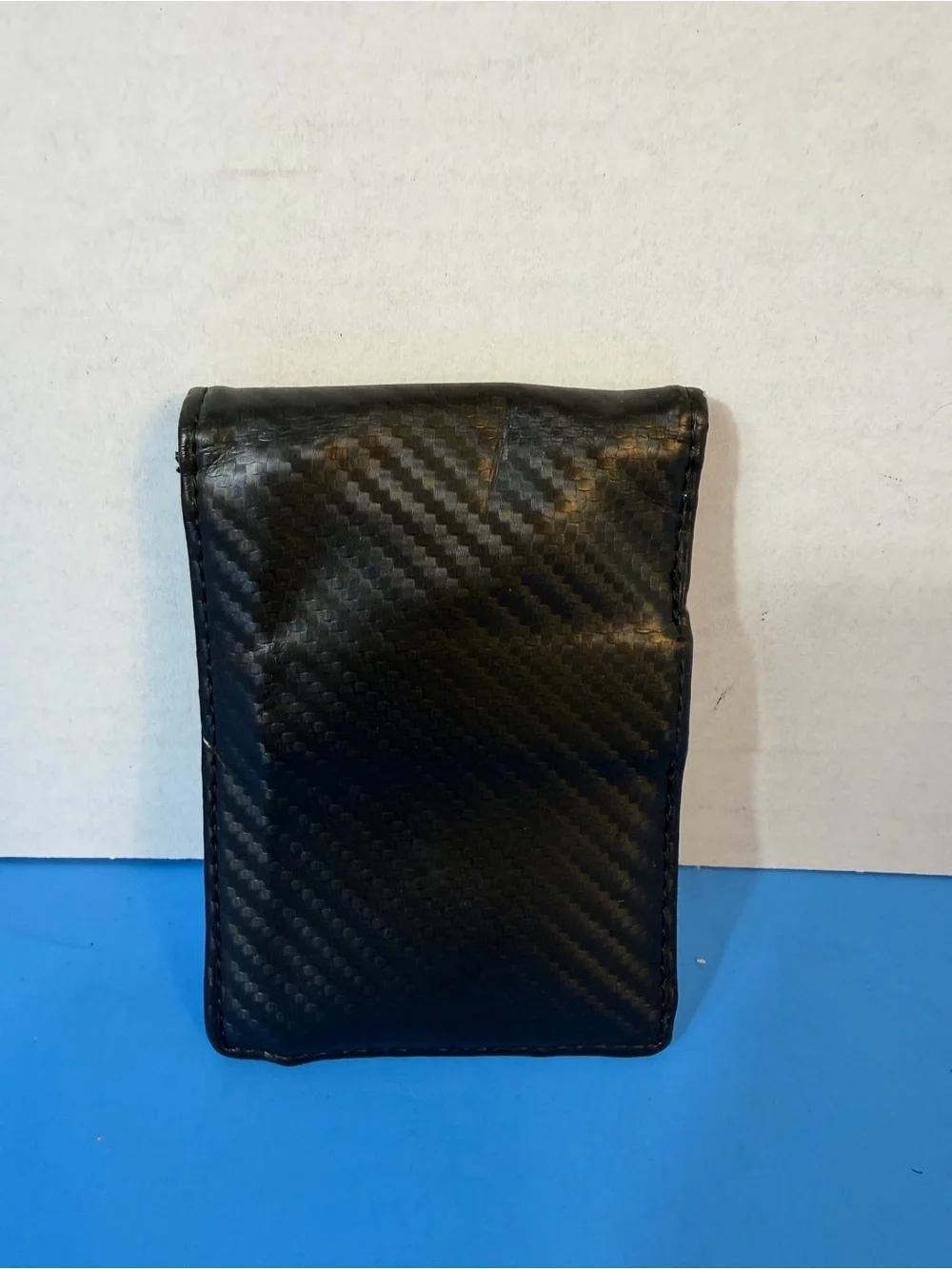 Black Carbon Fiber Magnetic Wallet Sleeve
